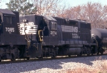 NS 2874 on NS SB freight
